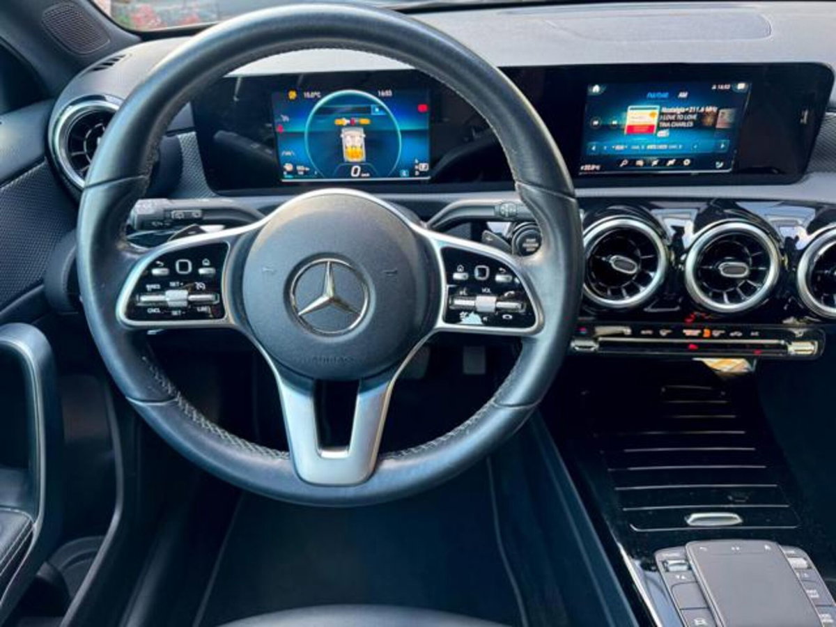 Mercedes-Benz Classe A Sedan 180 d 4p. Sport (8)