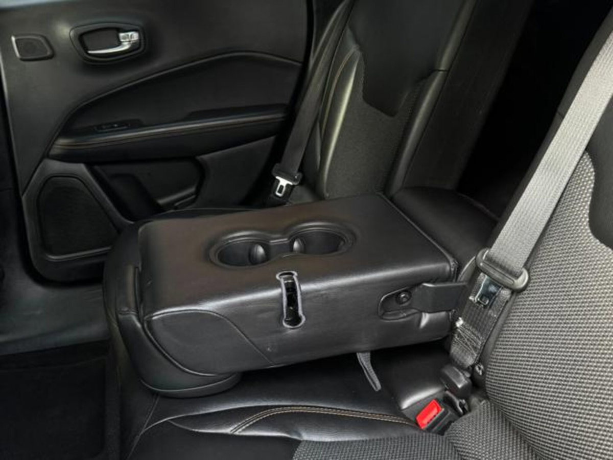 Jeep Compass 2.0 Turbodiesel Limited (17)