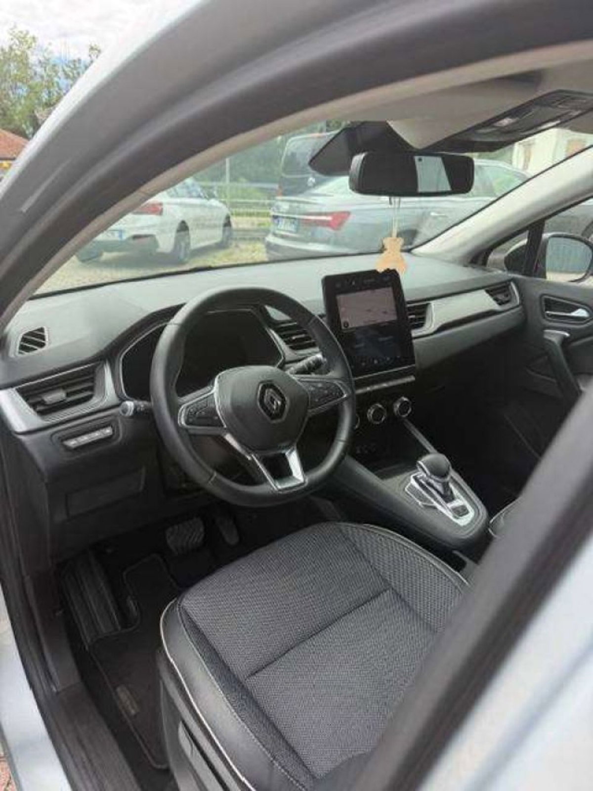 Renault Captur Plug-in Hybrid E-Tech 160 CV Intens (10)