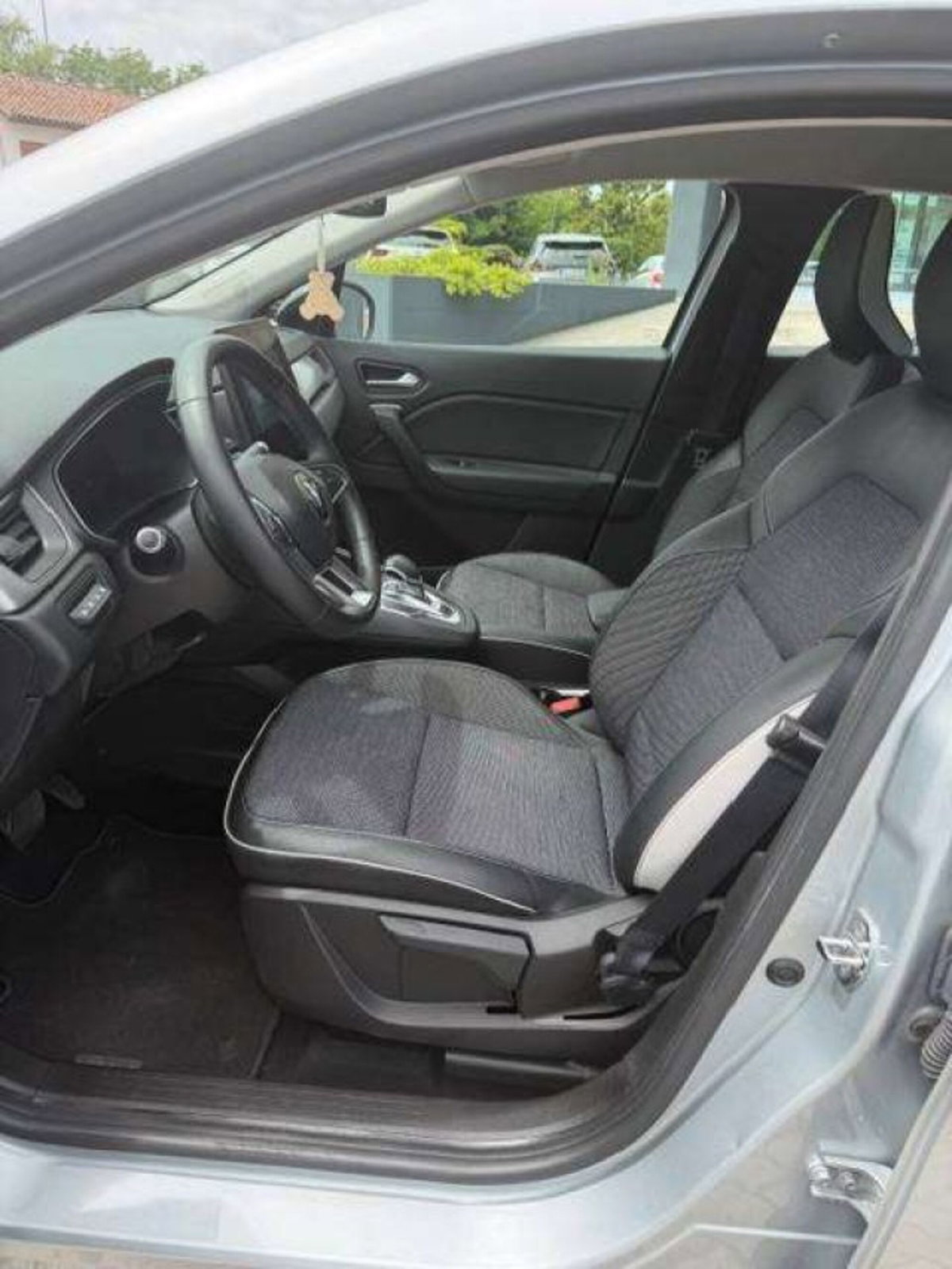 Renault Captur Plug-in Hybrid E-Tech 160 CV Intens (12)