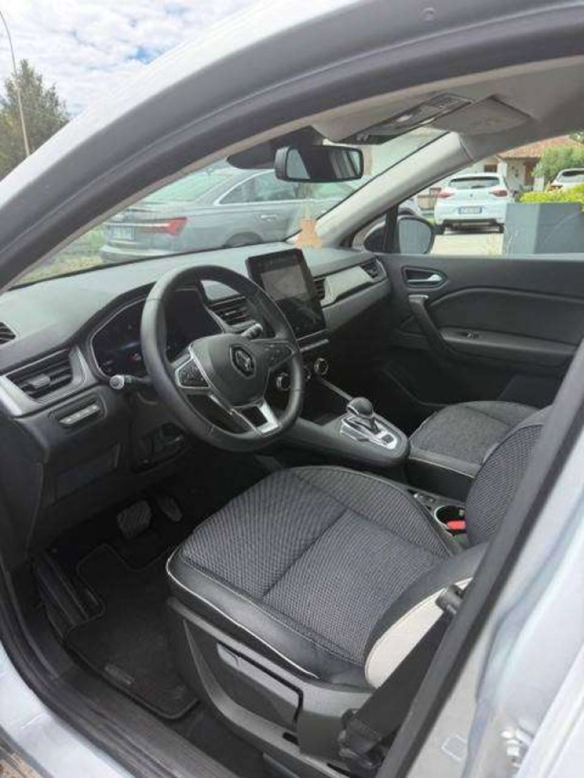 Renault Captur Plug-in Hybrid E-Tech 160 CV Intens (9)