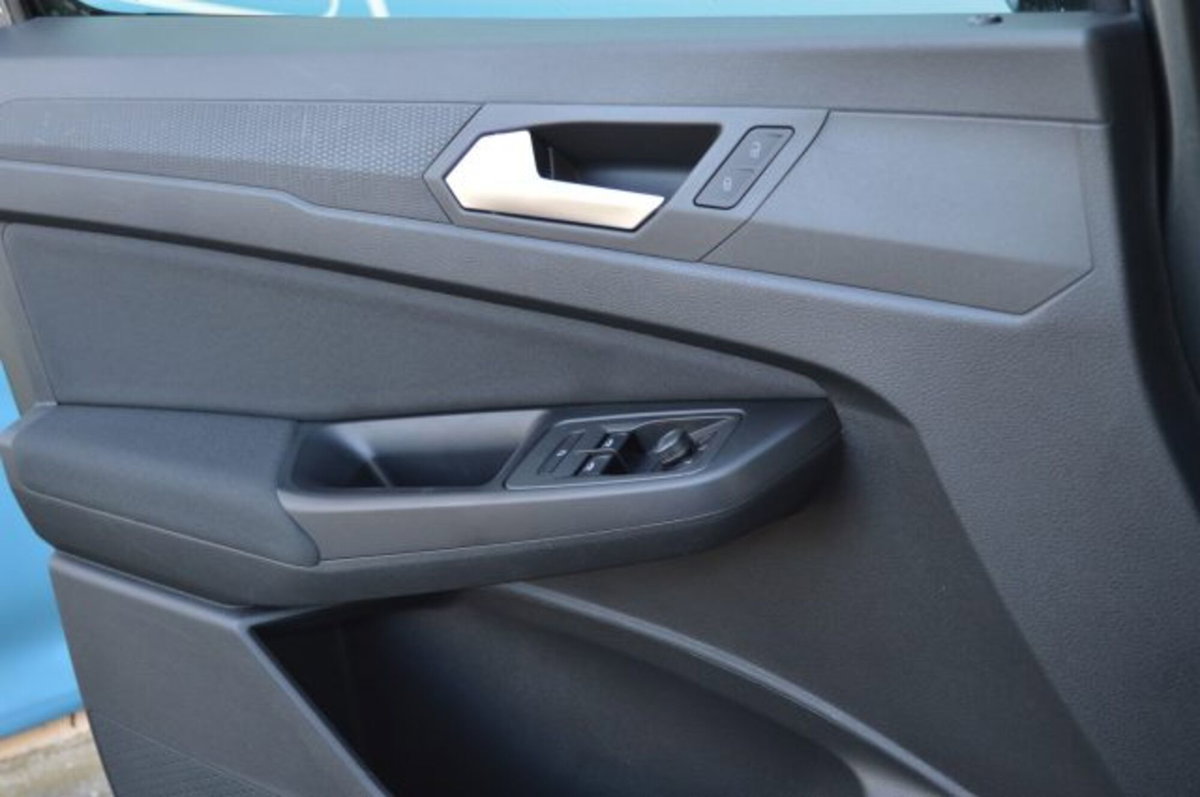 Ford Tourneo Connect 2.0 EcoBlue 122 CV Titanium (13)