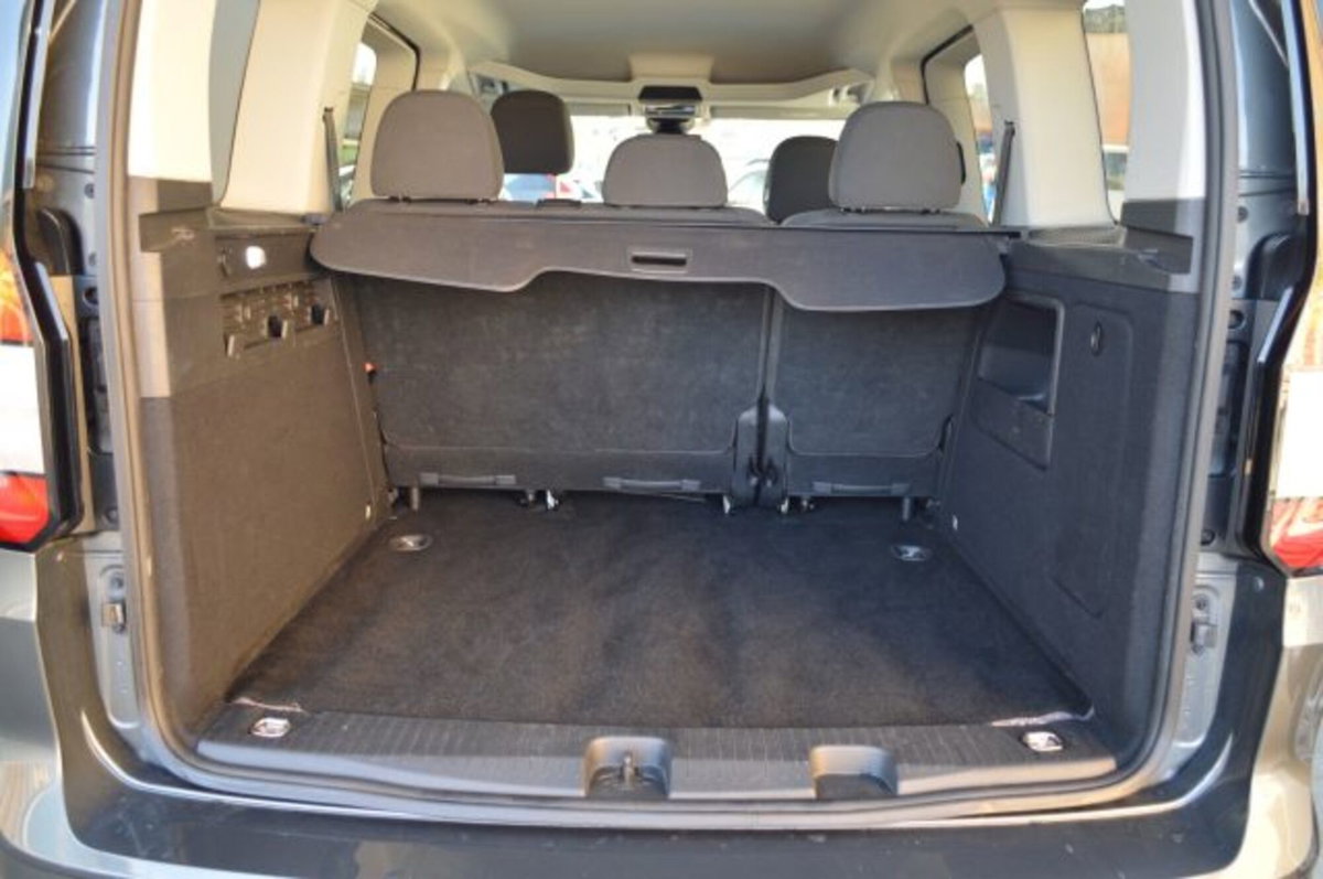 Ford Tourneo Connect 2.0 EcoBlue 122 CV Titanium (14)