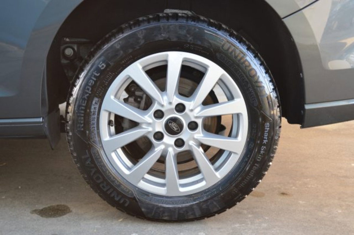 Ford Tourneo Connect 2.0 EcoBlue 122 CV Titanium (15)