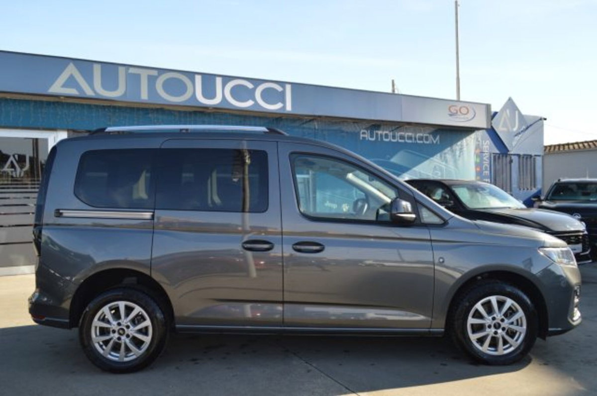 Ford Tourneo Connect 2.0 EcoBlue 122 CV Titanium (16)