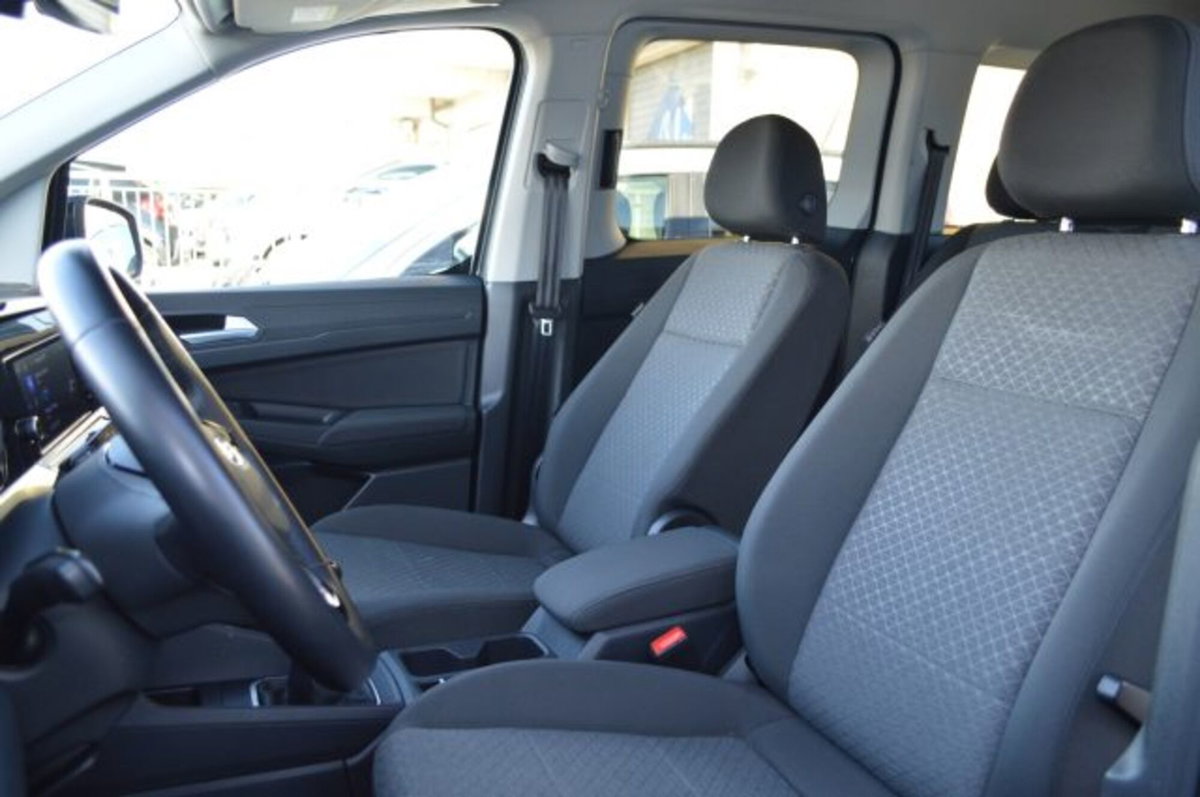Ford Tourneo Connect 2.0 EcoBlue 122 CV Titanium (8)