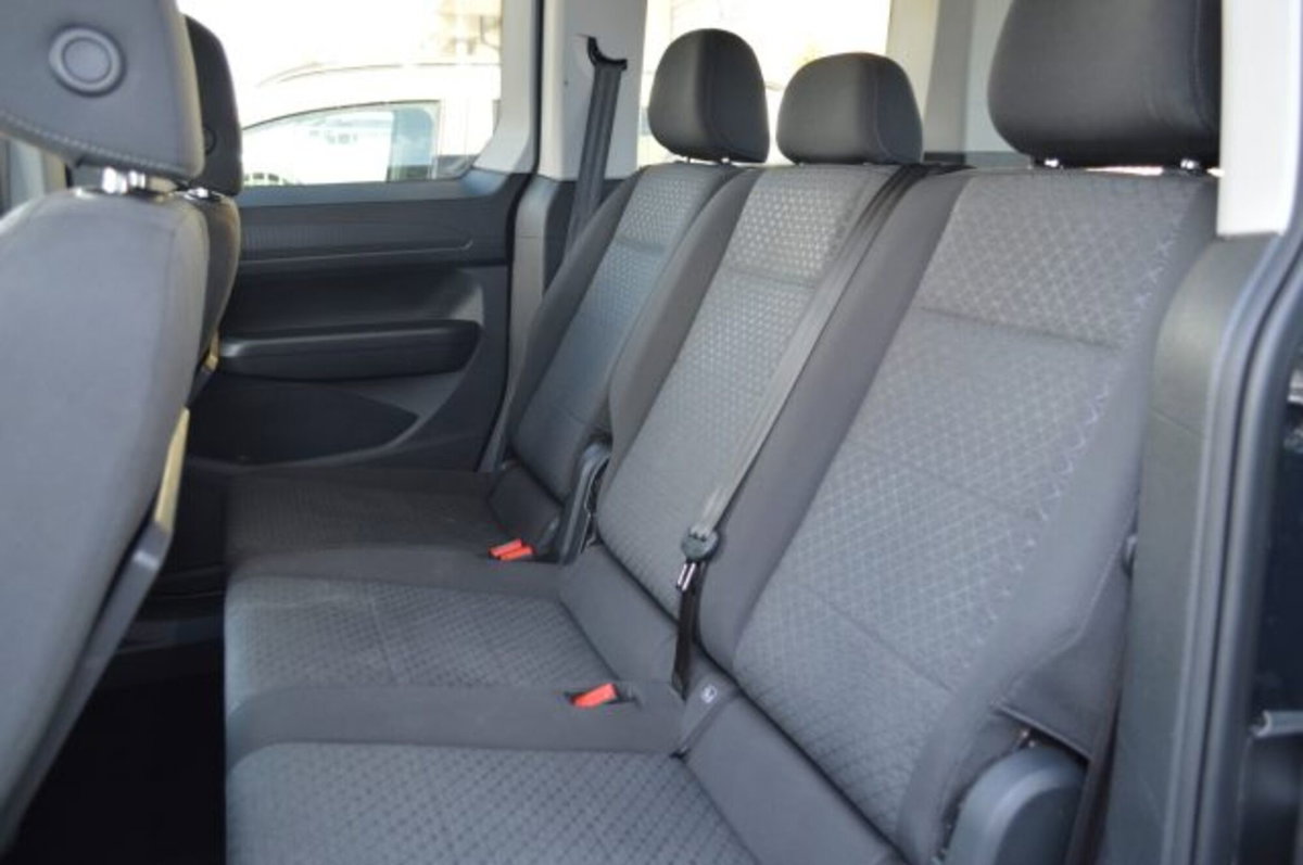 Ford Tourneo Connect 2.0 EcoBlue 122 CV Titanium (9)