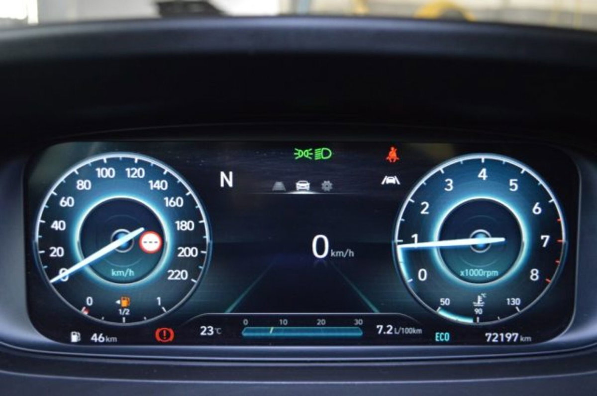 Hyundai Bayon 1.0 t-gdi 48V Xclass imt (11)