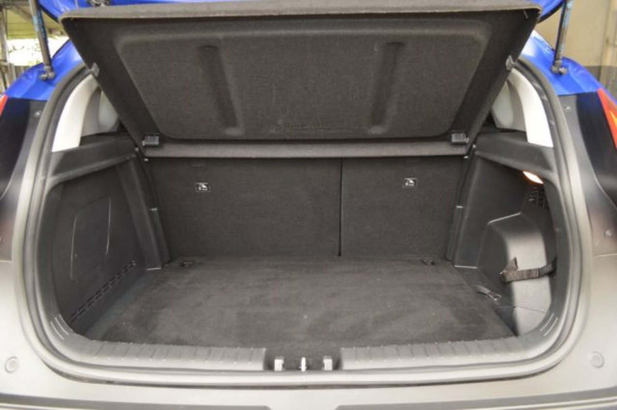 Hyundai Bayon 1.0 t-gdi 48V Xclass imt (16)