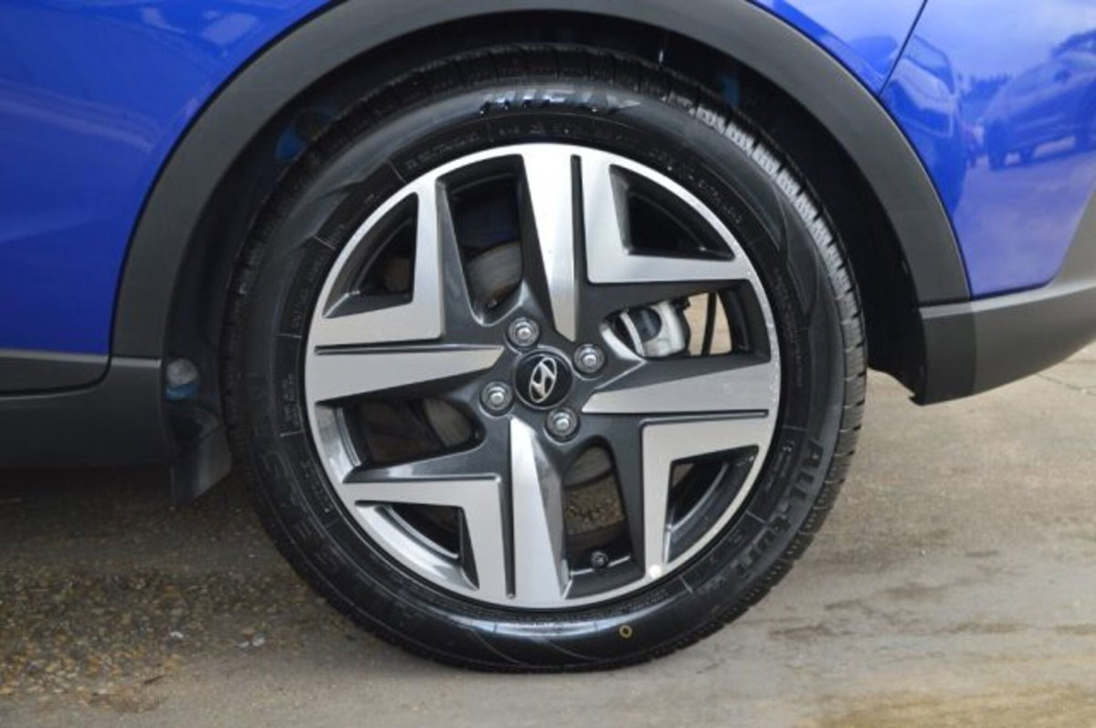 Hyundai Bayon 1.0 t-gdi 48V Xclass imt (17)