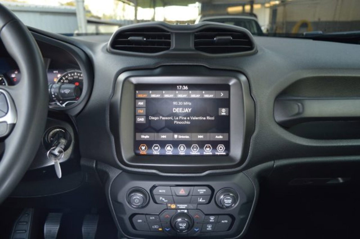 Jeep Renegade 1.6 Mjt 130 CV Limited (11)