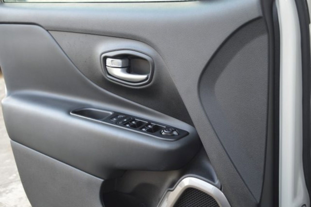 Jeep Renegade 1.6 Mjt 130 CV Limited (14)