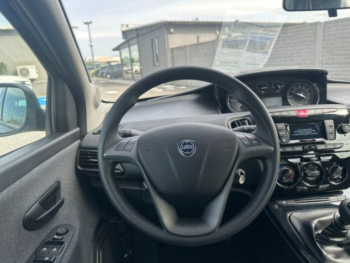 Lancia Ypsilon 1.0 FireFly 5 porte S&S Hybrid Silver Plus (10)