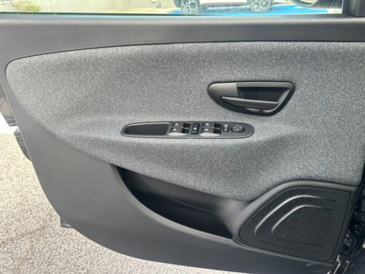 Lancia Ypsilon 1.0 FireFly 5 porte S&S Hybrid Silver Plus (15)