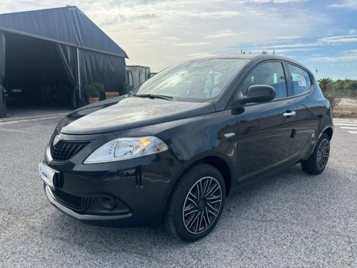 Lancia Ypsilon 1.0 FireFly 5 porte S&S Hybrid Silver Plus (19)