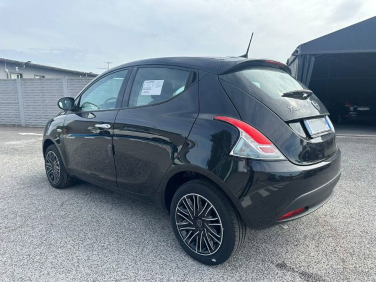 Lancia Ypsilon 1.0 FireFly 5 porte S&S Hybrid Silver Plus (20)