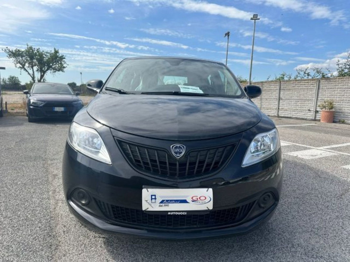 Lancia Ypsilon 1.0 FireFly 5 porte S&S Hybrid Silver Plus (4)