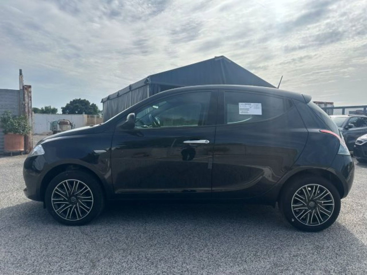 Lancia Ypsilon 1.0 FireFly 5 porte S&S Hybrid Silver Plus (5)