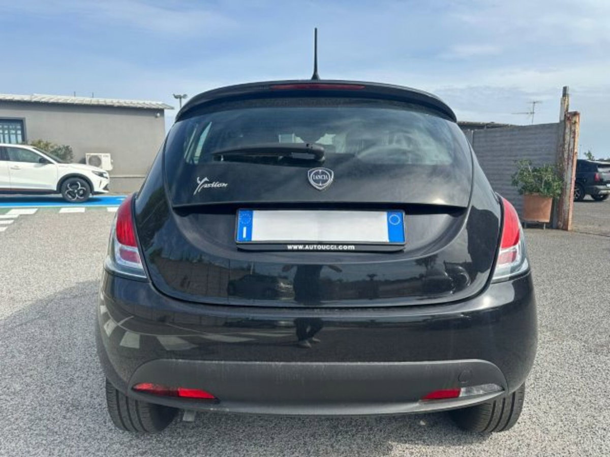 Lancia Ypsilon 1.0 FireFly 5 porte S&S Hybrid Silver Plus (6)