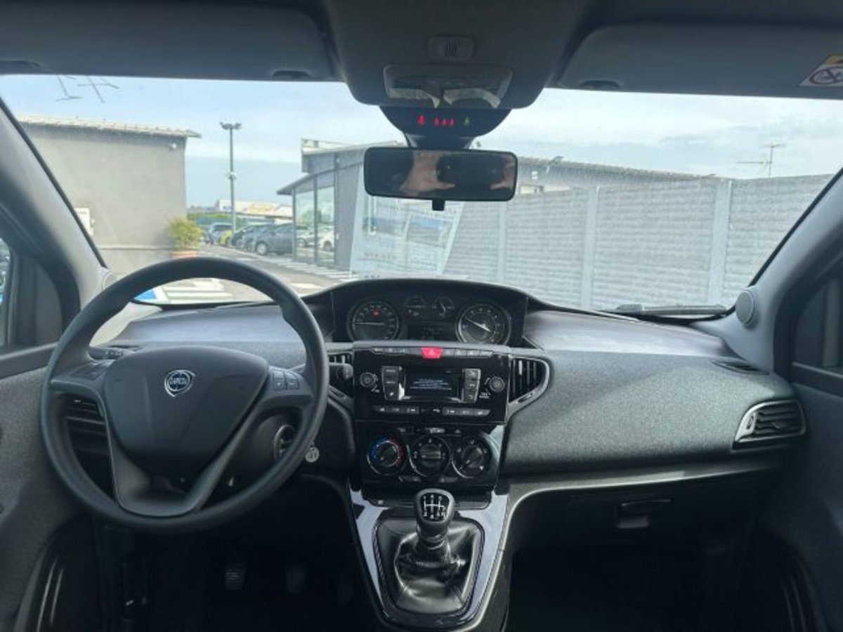 Lancia Ypsilon 1.0 FireFly 5 porte S&S Hybrid Silver Plus (7)