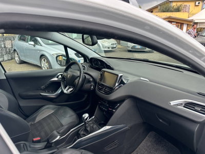 Peugeot 2008 e-HDi 92 CV Stop&Start robotizzato Allure (9)