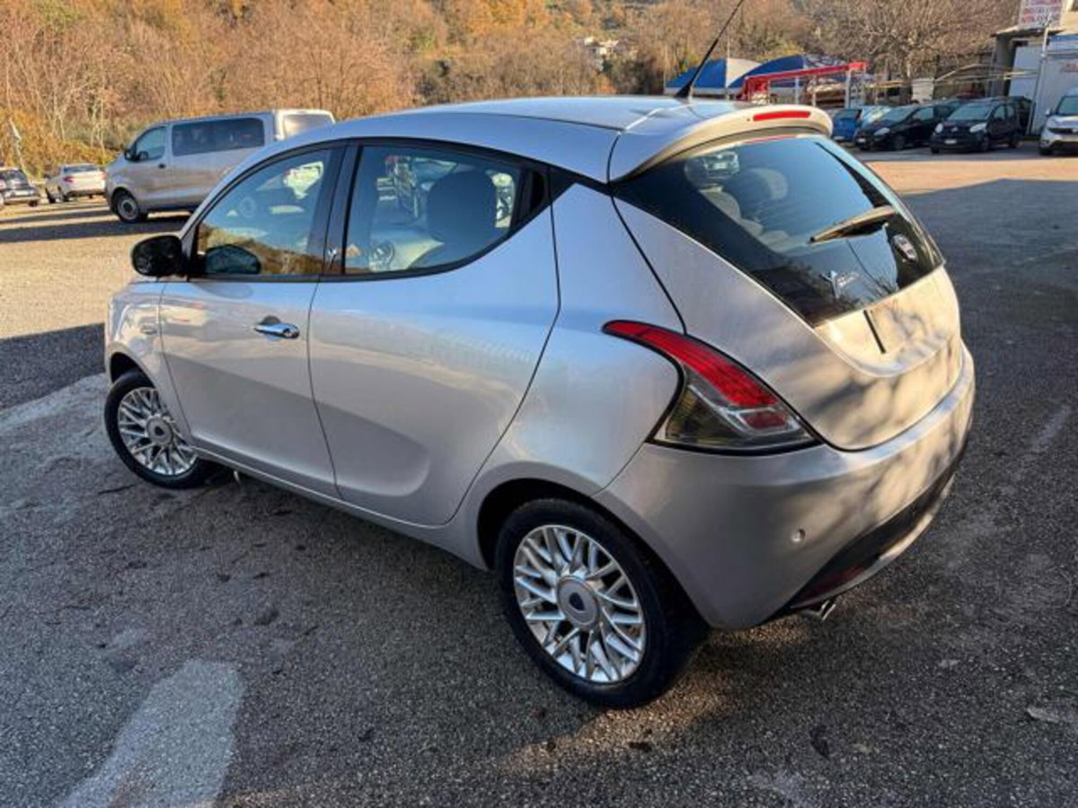 Lancia Ypsilon 1.2 69 CV 5 porte Gold (15)