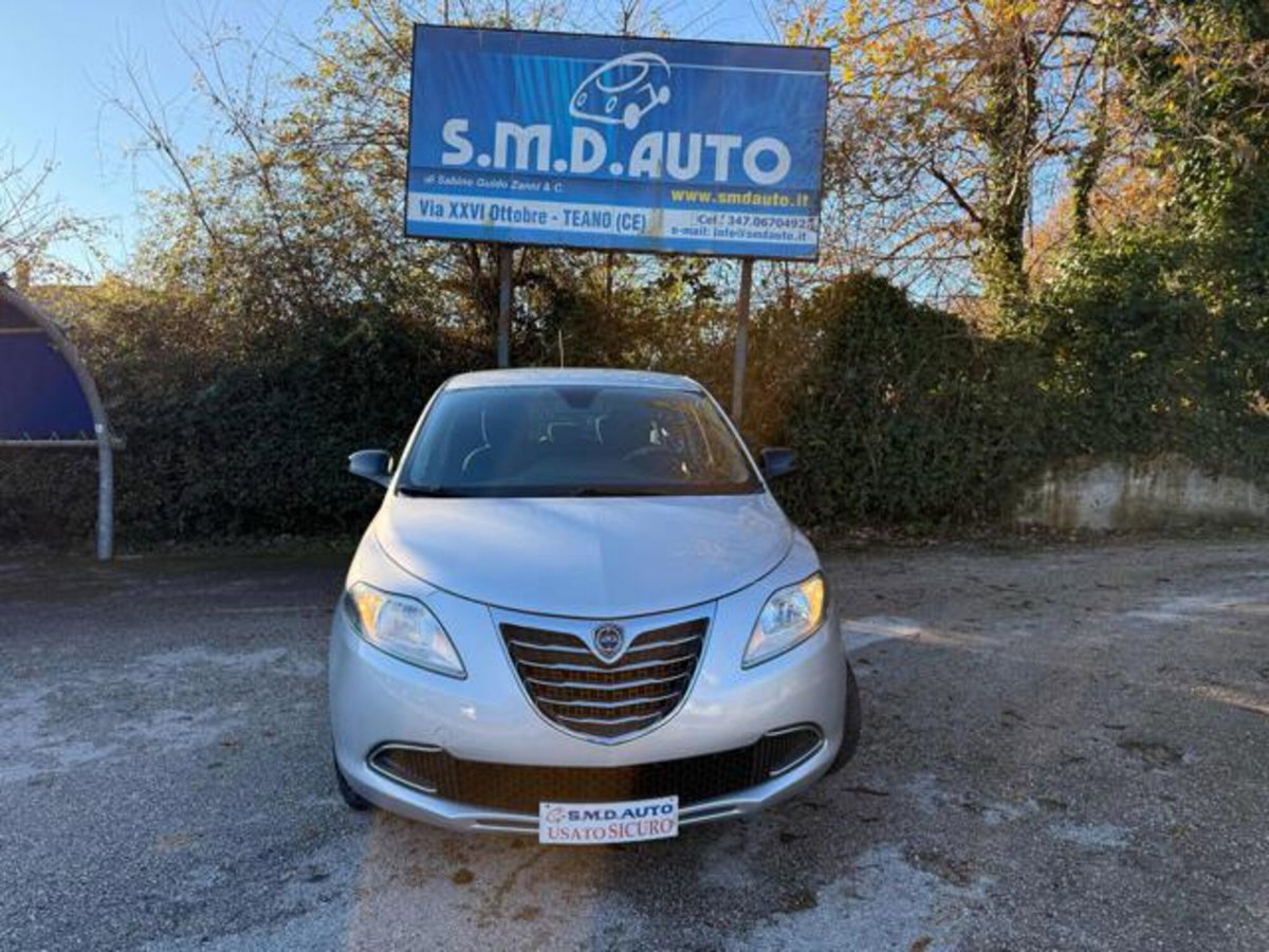 Lancia Ypsilon 1.2 69 CV 5 porte Gold (2)