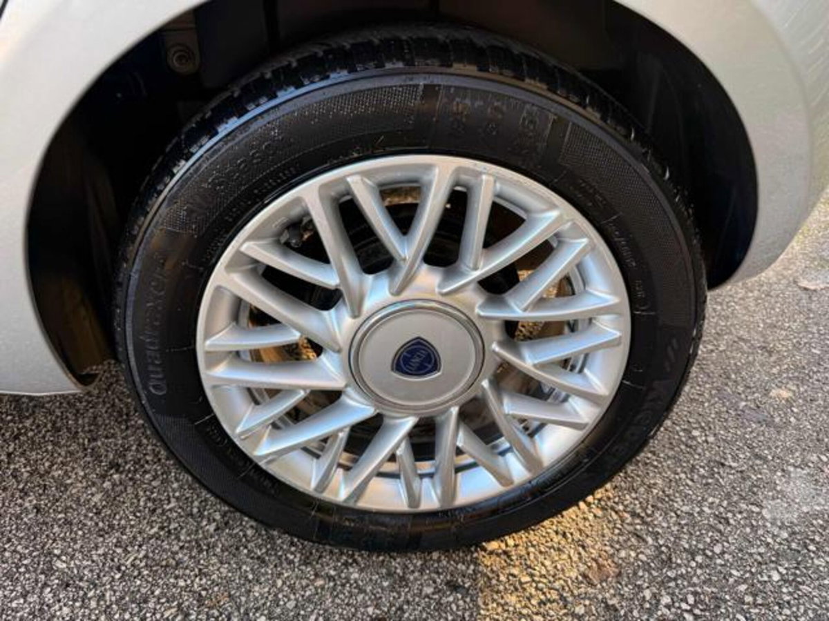 Lancia Ypsilon 1.2 69 CV 5 porte Gold (9)