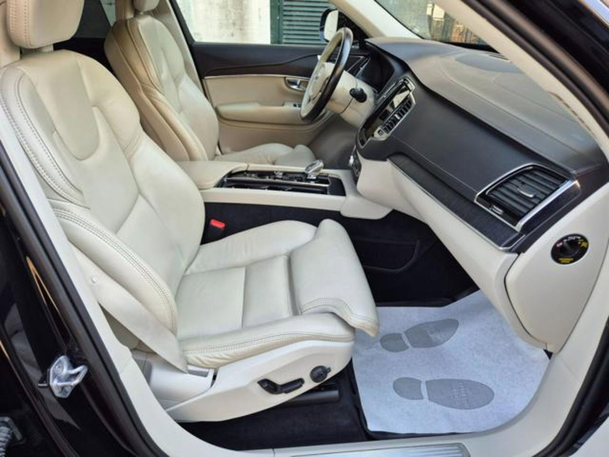 Volvo XC90 B5 (d) AWD Geartronic Inscription (14)