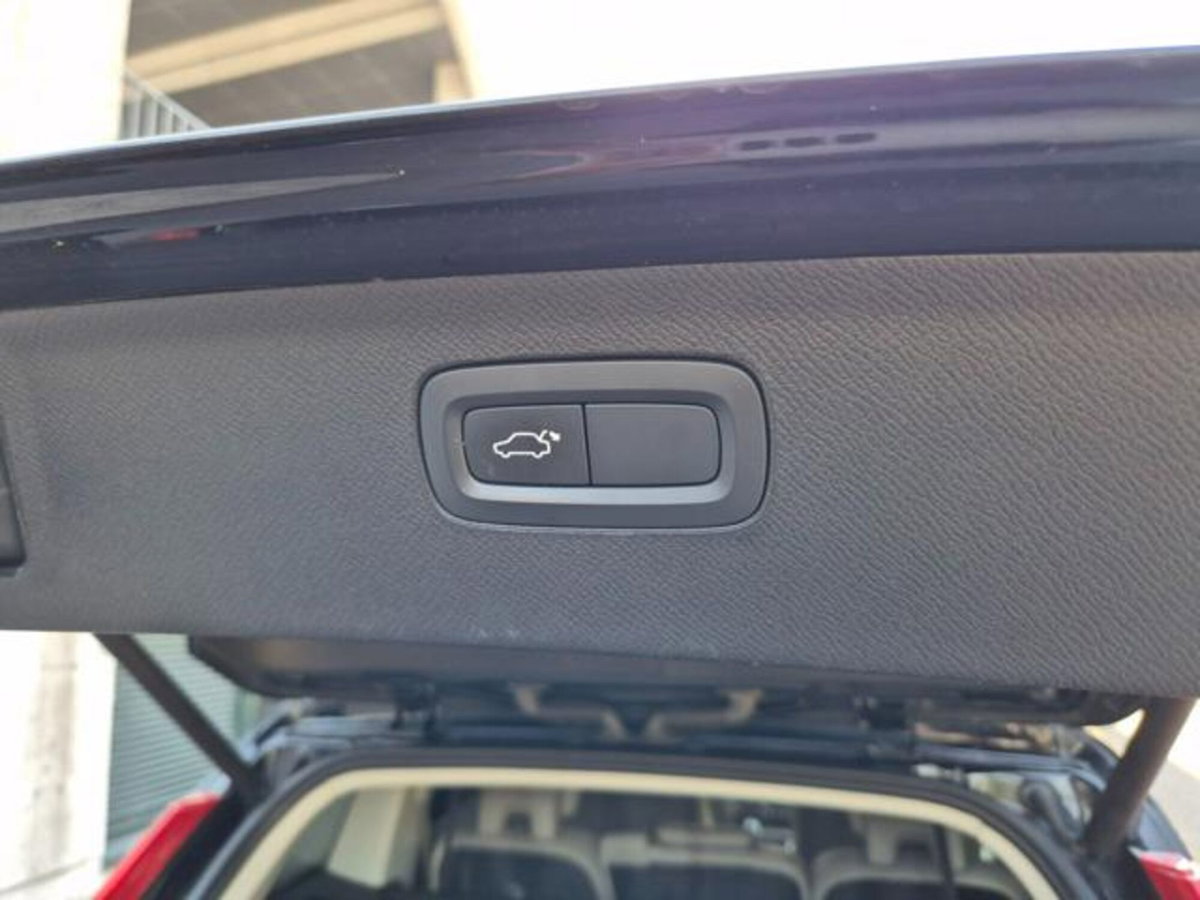 Volvo XC90 B5 (d) AWD Geartronic Inscription (18)