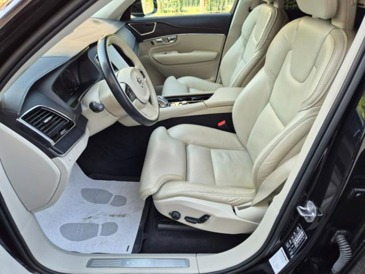 Volvo XC90 B5 (d) AWD Geartronic Inscription (9)