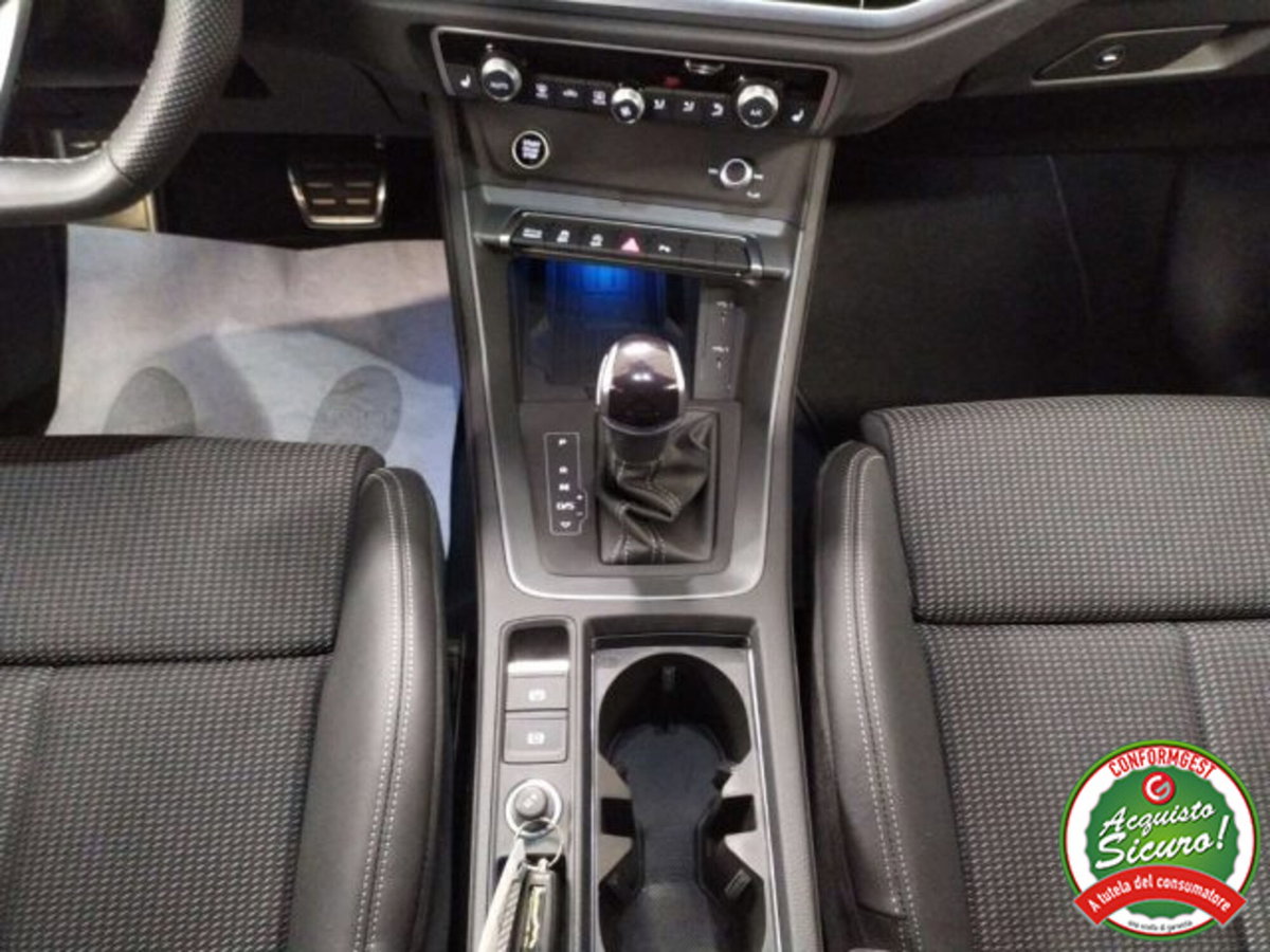 Audi Q3 35 2.0 tdi Identity Black s-tronic (15)