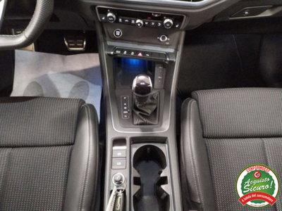 Audi Q3 35 2.0 tdi Identity Black s-tronic (15)