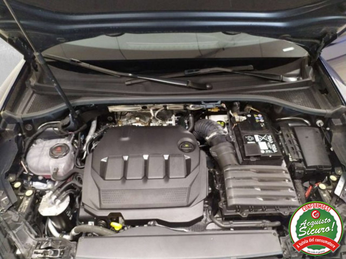 Audi Q3 35 2.0 tdi Identity Black s-tronic (16)