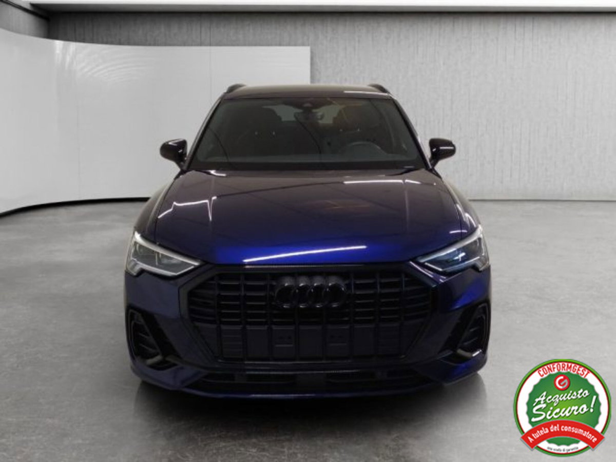 Audi Q3 35 2.0 tdi Identity Black s-tronic (2)