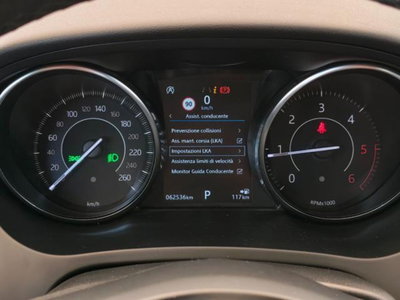 Jaguar E-Pace 2.0D 150 CV AWD aut. (17)