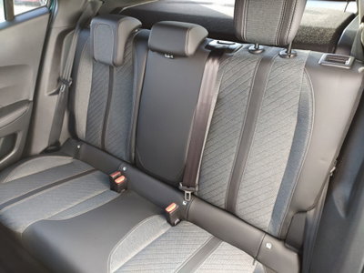 Peugeot 2008 1.2 turbo Allure 100cv (11)