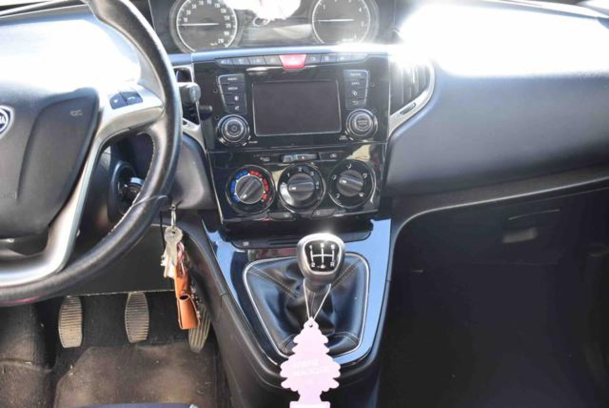 Lancia Ypsilon 1.3 MJT 16V 95 CV 5 porte S&S Mya (11)