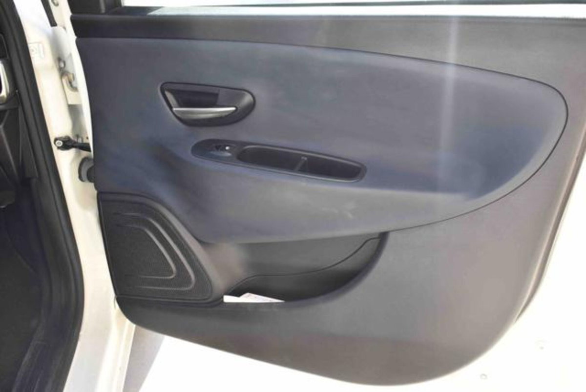 Lancia Ypsilon 1.3 MJT 16V 95 CV 5 porte S&S Mya (13)