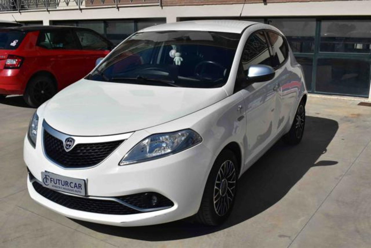 Lancia Ypsilon 1.3 MJT 16V 95 CV 5 porte S&S Mya (2)