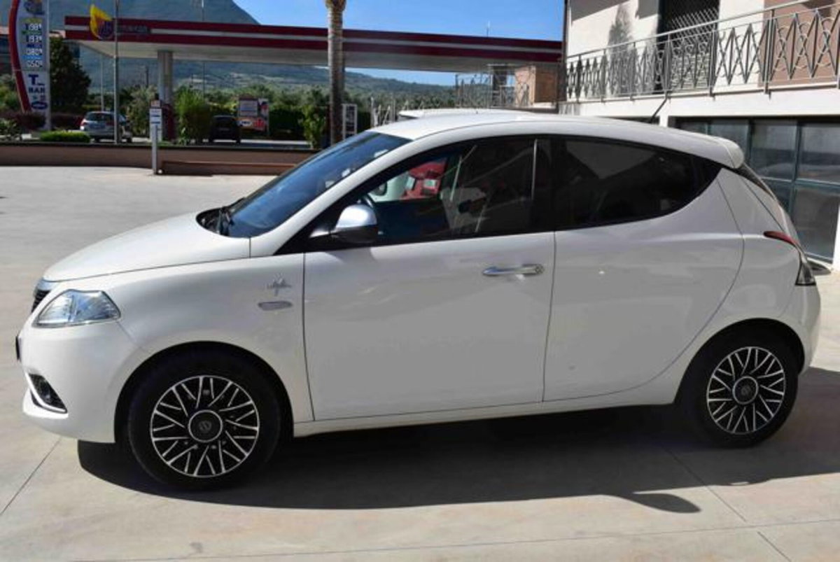 Lancia Ypsilon 1.3 MJT 16V 95 CV 5 porte S&S Mya (4)