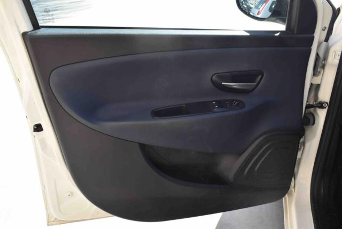Lancia Ypsilon 1.3 MJT 16V 95 CV 5 porte S&S Mya (8)