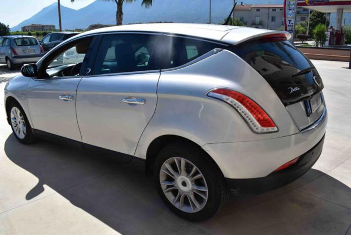 Lancia Delta 1.6 MJT DPF Argento (16)