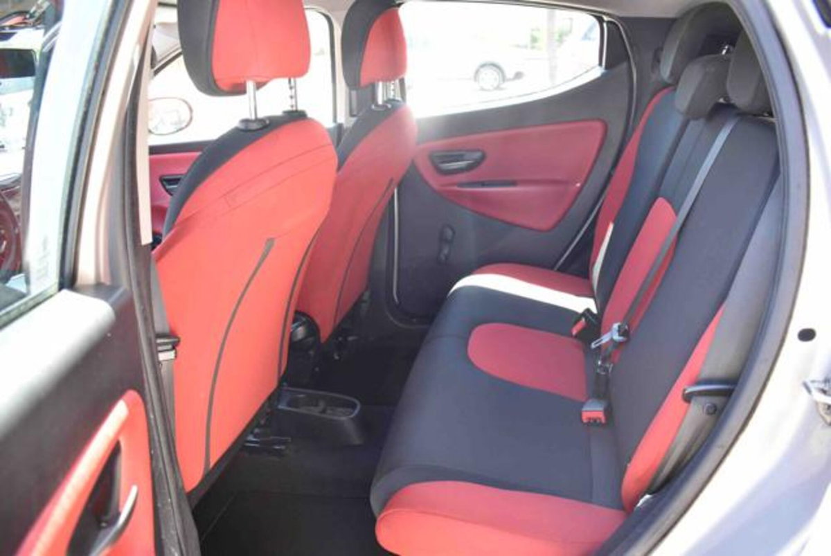 Lancia Ypsilon 1.2 69 CV 5 porte GPL Ecochic Gold (10)