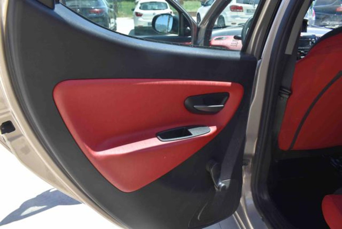 Lancia Ypsilon 1.2 69 CV 5 porte GPL Ecochic Gold (11)