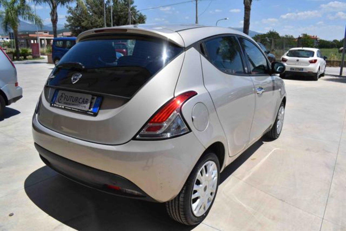 Lancia Ypsilon 1.2 69 CV 5 porte GPL Ecochic Gold (14)