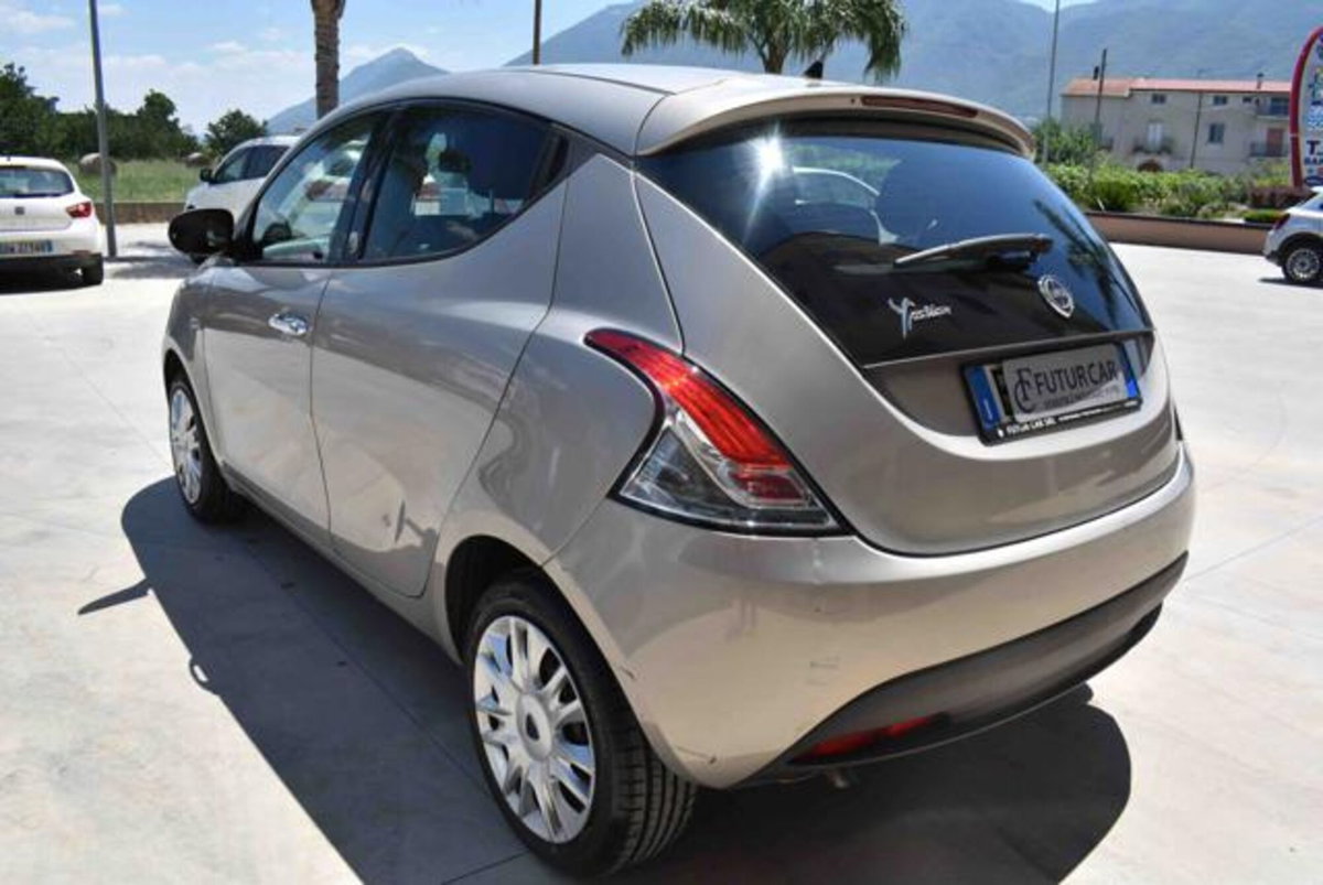 Lancia Ypsilon 1.2 69 CV 5 porte GPL Ecochic Gold (15)