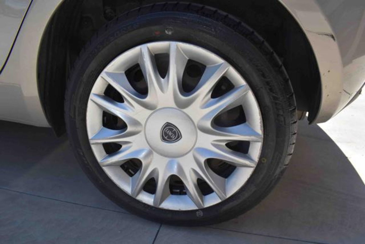 Lancia Ypsilon 1.2 69 CV 5 porte GPL Ecochic Gold (17)