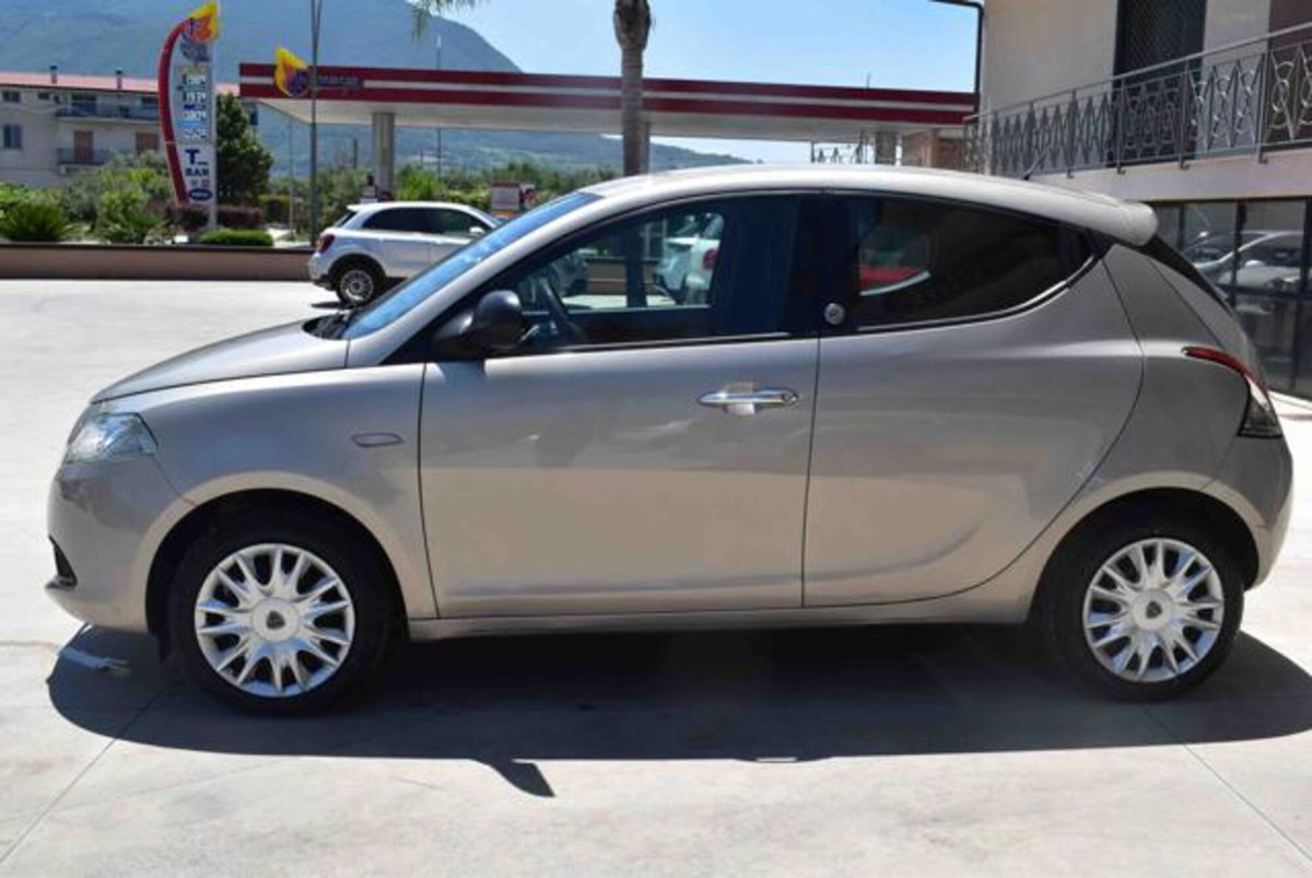 Lancia Ypsilon 1.2 69 CV 5 porte GPL Ecochic Gold (5)
