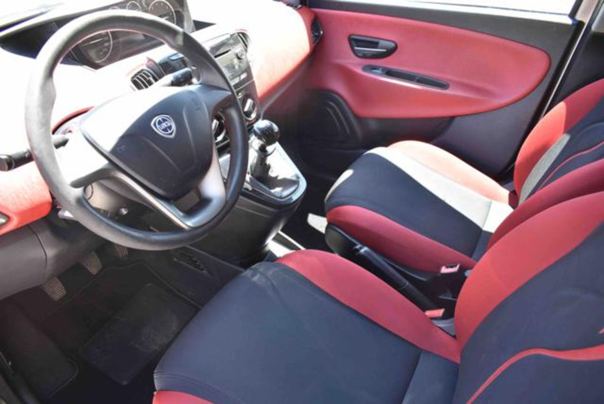 Lancia Ypsilon 1.2 69 CV 5 porte GPL Ecochic Gold (9)
